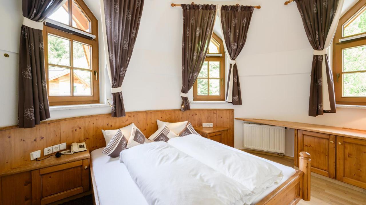 Hotel Garni Castel B&B イシュグル エクステリア 写真