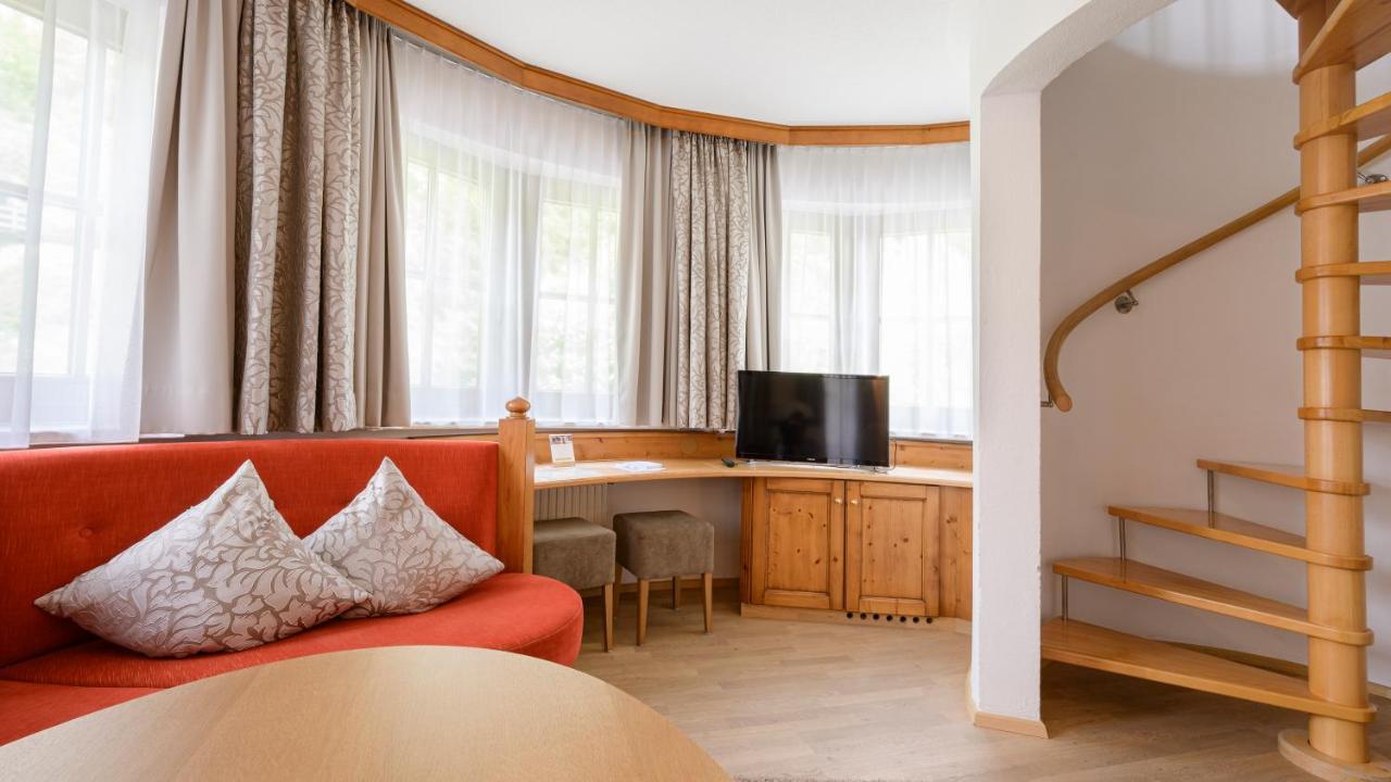 Hotel Garni Castel B&B イシュグル エクステリア 写真