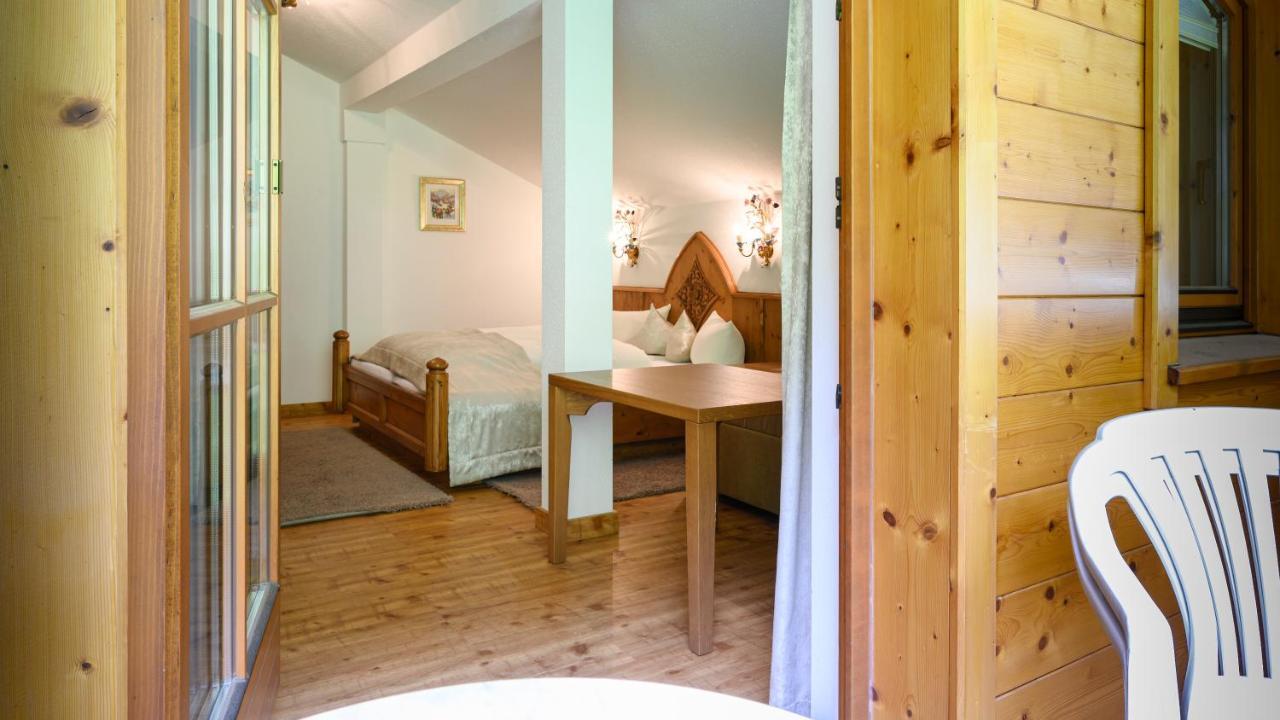 Hotel Garni Castel B&B イシュグル エクステリア 写真