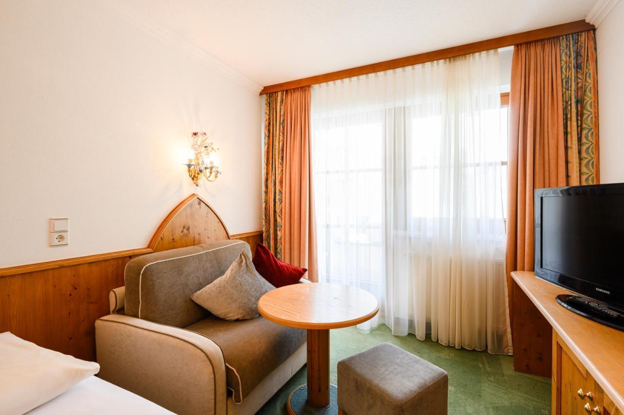 Hotel Garni Castel B&B イシュグル エクステリア 写真