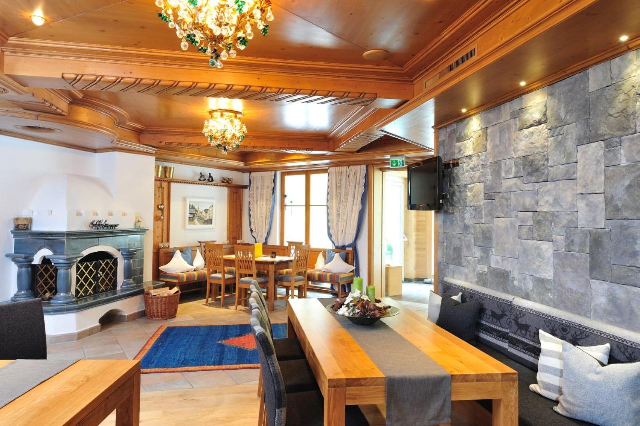 Hotel Garni Castel B&B イシュグル エクステリア 写真