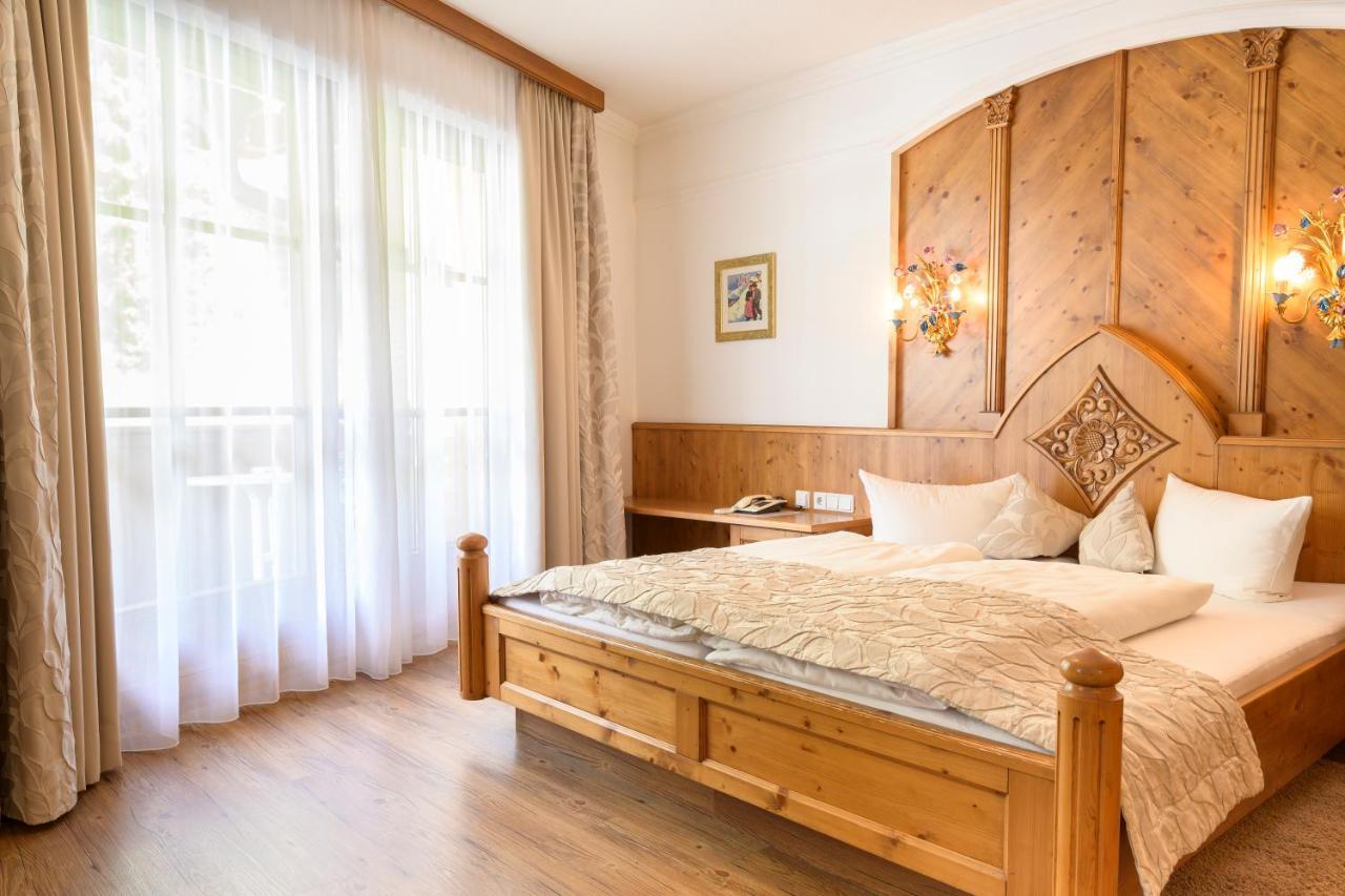 Hotel Garni Castel B&B イシュグル エクステリア 写真