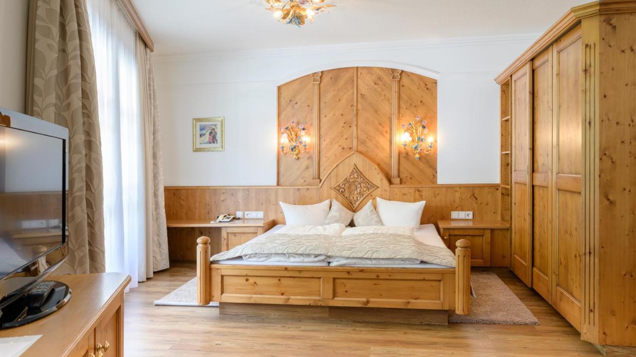 Hotel Garni Castel B&B イシュグル エクステリア 写真