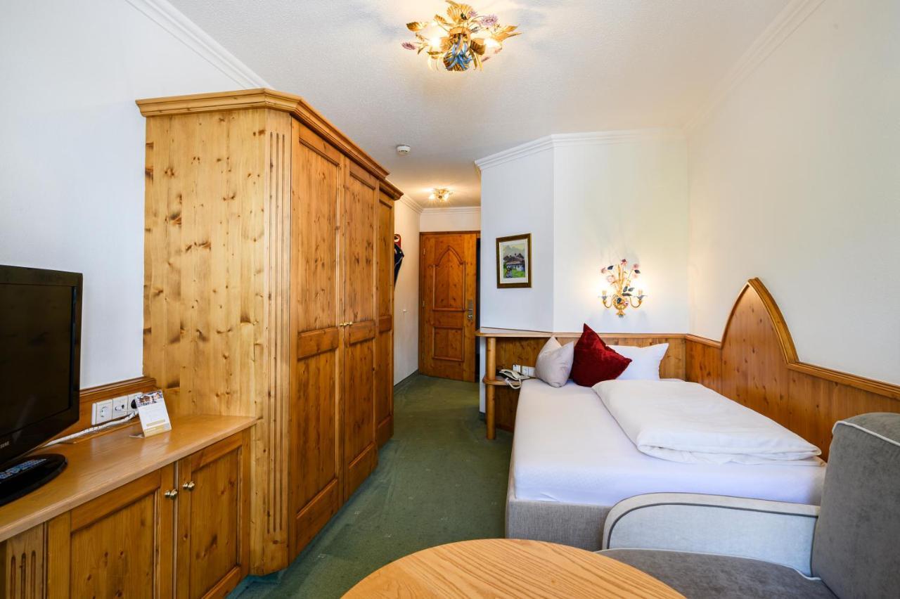 Hotel Garni Castel B&B イシュグル エクステリア 写真