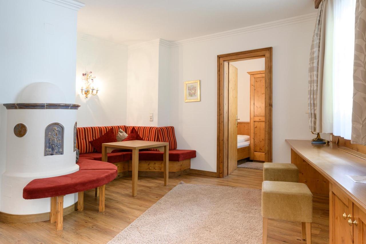 Hotel Garni Castel B&B イシュグル エクステリア 写真
