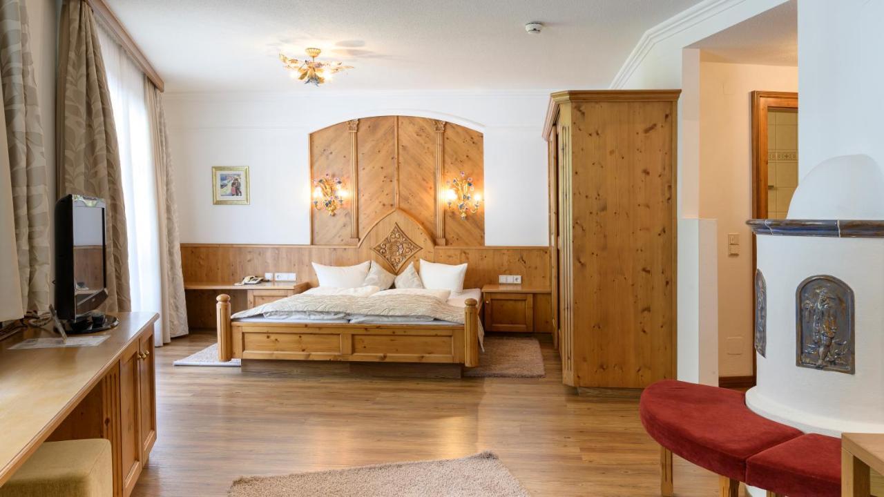 Hotel Garni Castel B&B イシュグル エクステリア 写真
